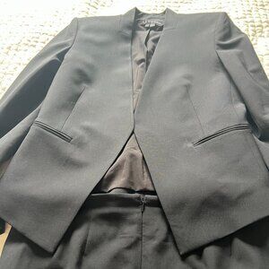 Theory Black Suit, size 6, almost new